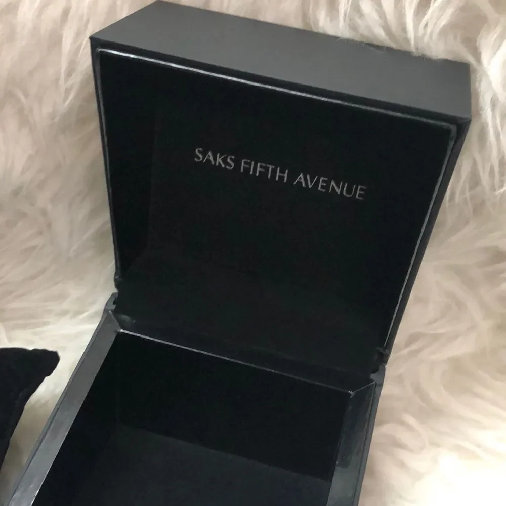 🆕 Saks Fifth Avenue Watch Box